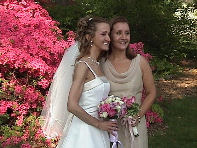 The bride with sister Nicole